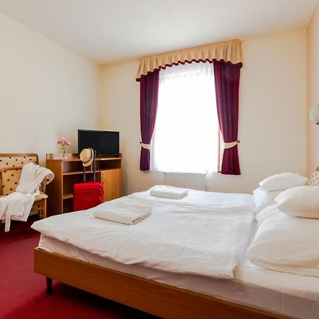 Hotel Imperial Gyogyszallo Es Gyogyfurdo Kiskoros Exteriör bild