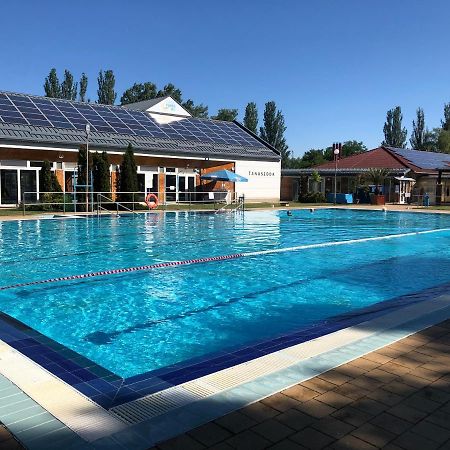 Hotel Imperial Gyogyszallo Es Gyogyfurdo Kiskoros Exteriör bild