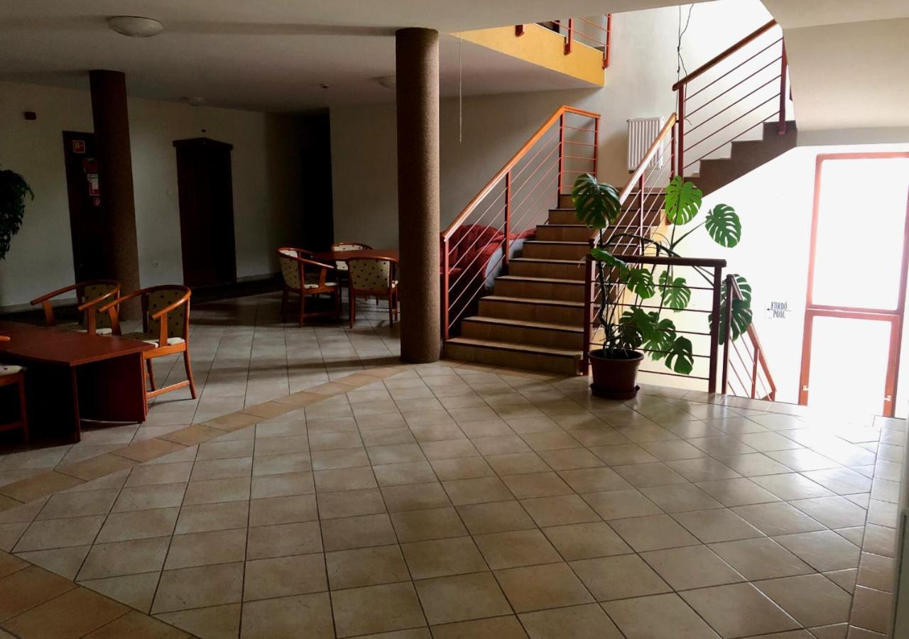 Hotel Imperial Gyogyszallo Es Gyogyfurdo Kiskoros Exteriör bild