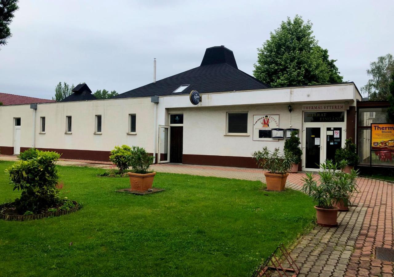 Hotel Imperial Gyogyszallo Es Gyogyfurdo Kiskoros Exteriör bild