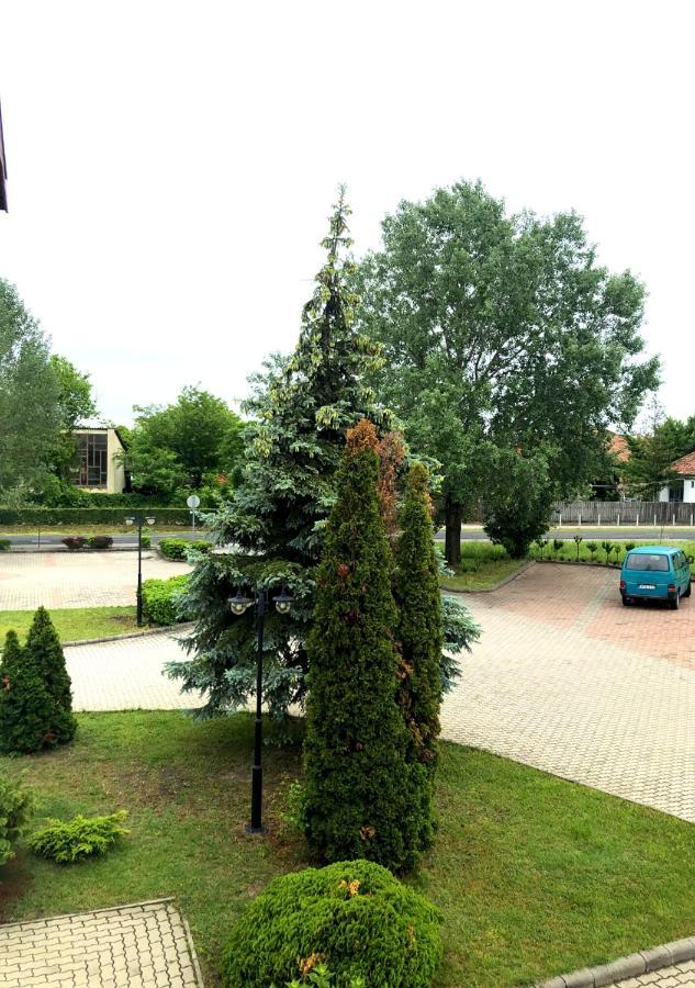 Hotel Imperial Gyogyszallo Es Gyogyfurdo Kiskoros Exteriör bild