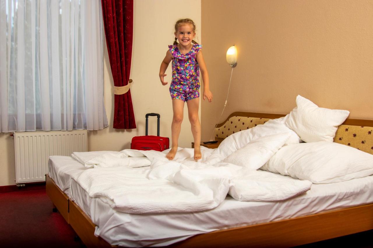 Hotel Imperial Gyogyszallo Es Gyogyfurdo Kiskoros Exteriör bild