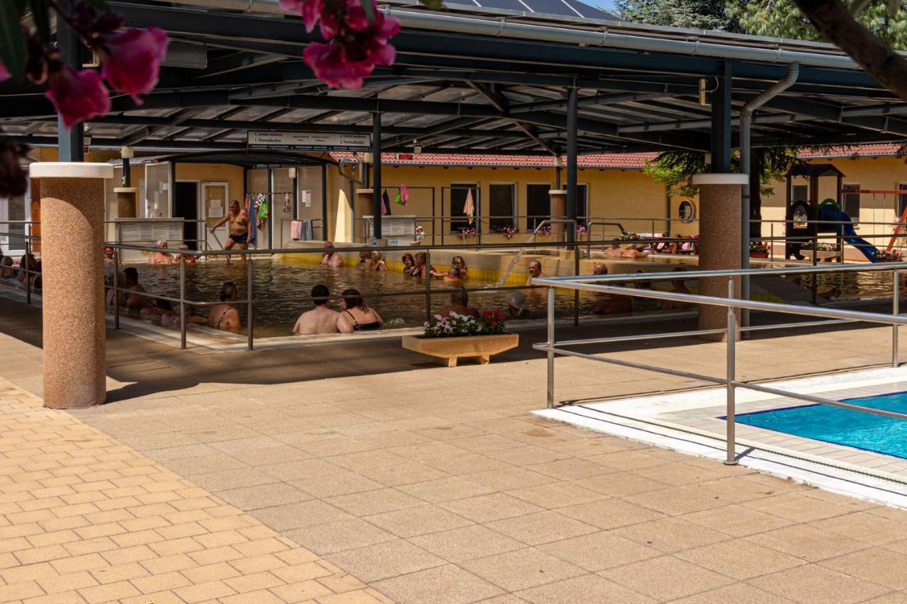 Hotel Imperial Gyogyszallo Es Gyogyfurdo Kiskoros Exteriör bild