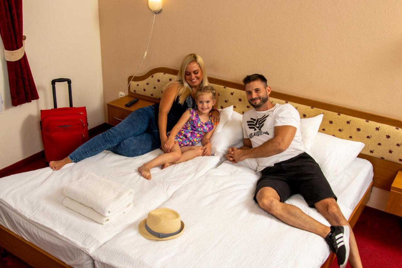 Hotel Imperial Gyogyszallo Es Gyogyfurdo Kiskoros Exteriör bild