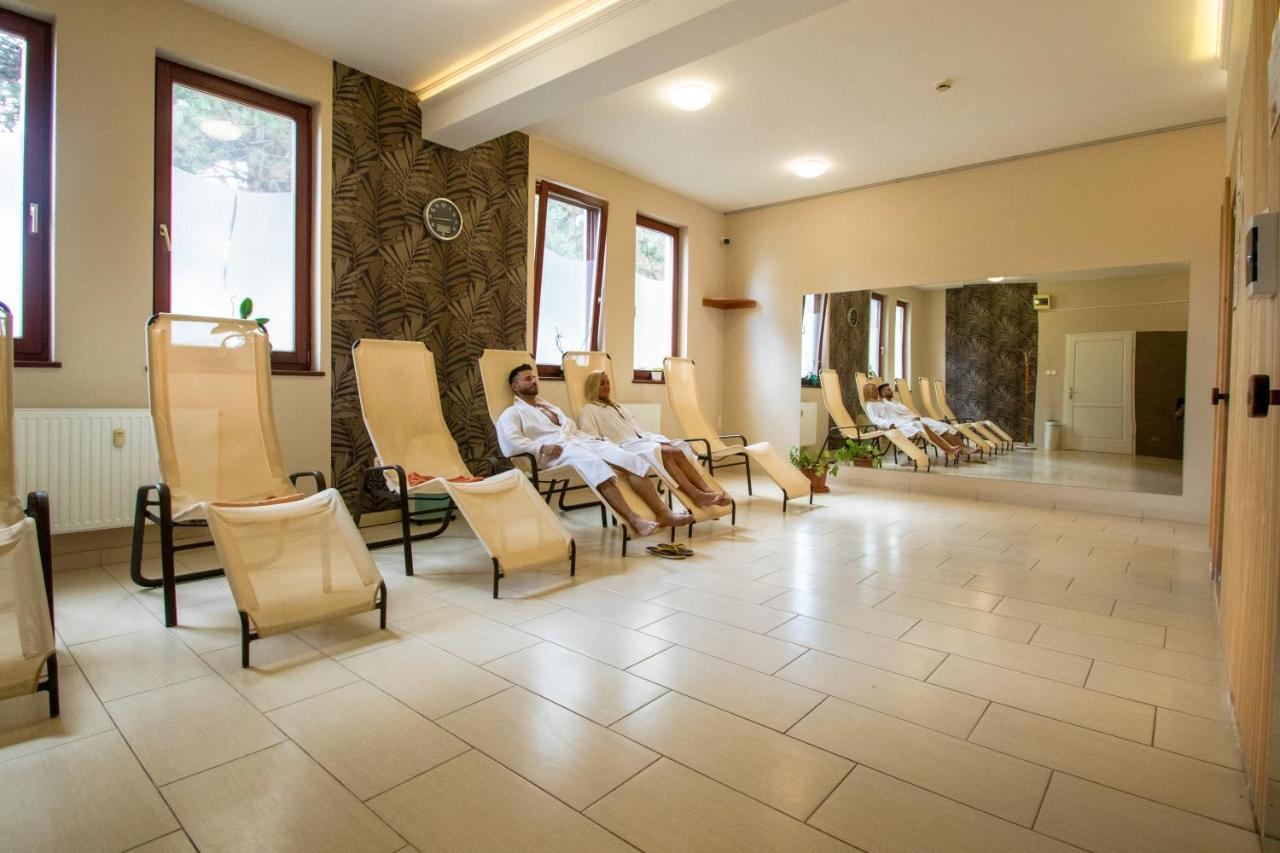 Hotel Imperial Gyogyszallo Es Gyogyfurdo Kiskoros Exteriör bild